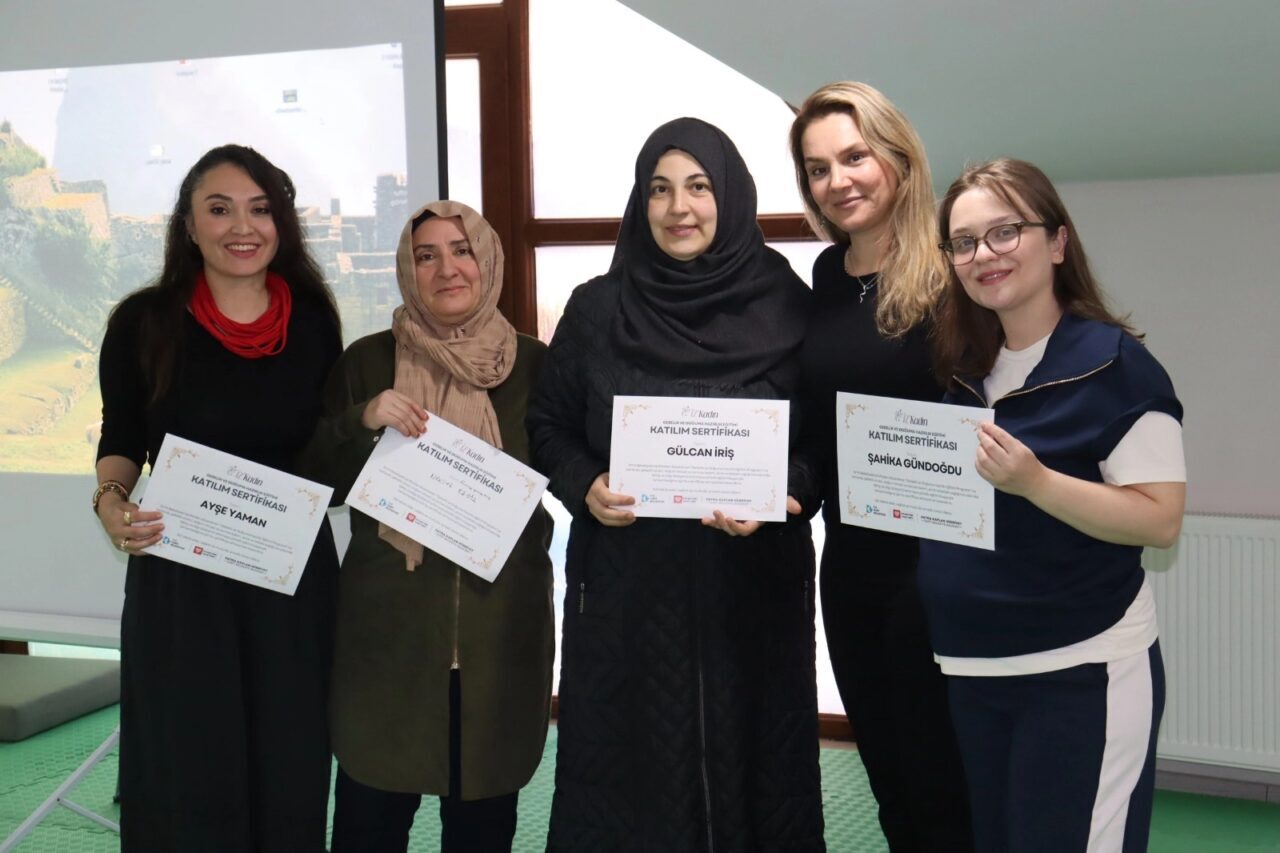 İZGİM’de düzenlenen Gebelik ve Doğuma Hazırlık Eğitimi tamamlandı; anne adayları