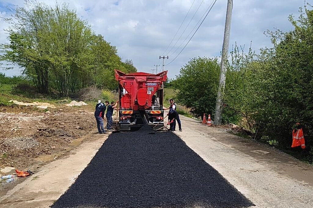 Kocaeli Büyükşehir Belediyesi, İzmit’in dört bir yanında sürdürdüğü üstyapı ve