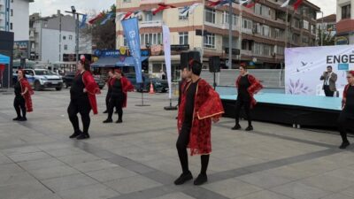 Kocaeli İzmit Kent Meydanı’nda düzenlenen “Sevgi Engel Tanımaz Engelli Farkındalık