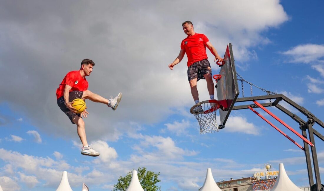 Kocaeli’de EnFest’te havalandılar! Türkiye’nin ilk ve tek akrobatik basketbol ekibi olma unvanını taşıyan