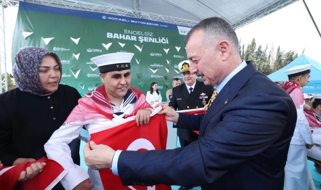 Kocaeli’de vatan aşkıyla, çakı gibi asker oldular Kocaeli Büyükşehir Belediyesi, 15 Mayıs Cuma günü temsili askerlik törenine