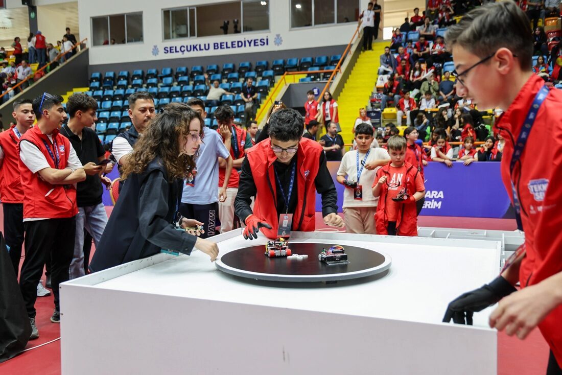 TEKNOSEL 2026 Teknoloji Festivali, Konya’da büyük katılımla başladı. 587 takımın