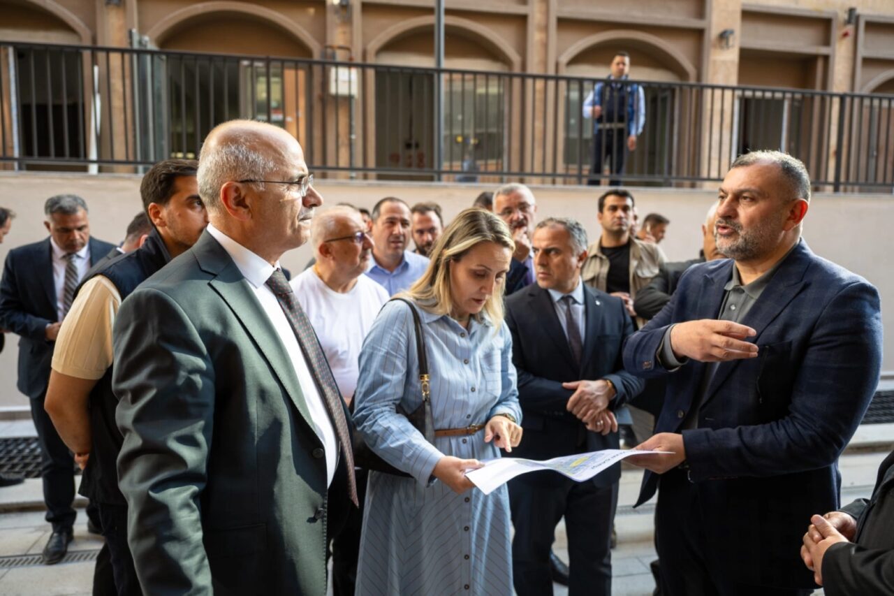 Malatya Büyükşehir Belediye Başkanı Sami Er, çarşı merkezinde kümelenme sistemini