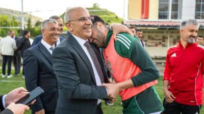 Malatya Büyükşehir Belediye Başkanı Sami Er, Orduzu Pınarbaşı Tesisleri’nde Yeşilyurtspor’un