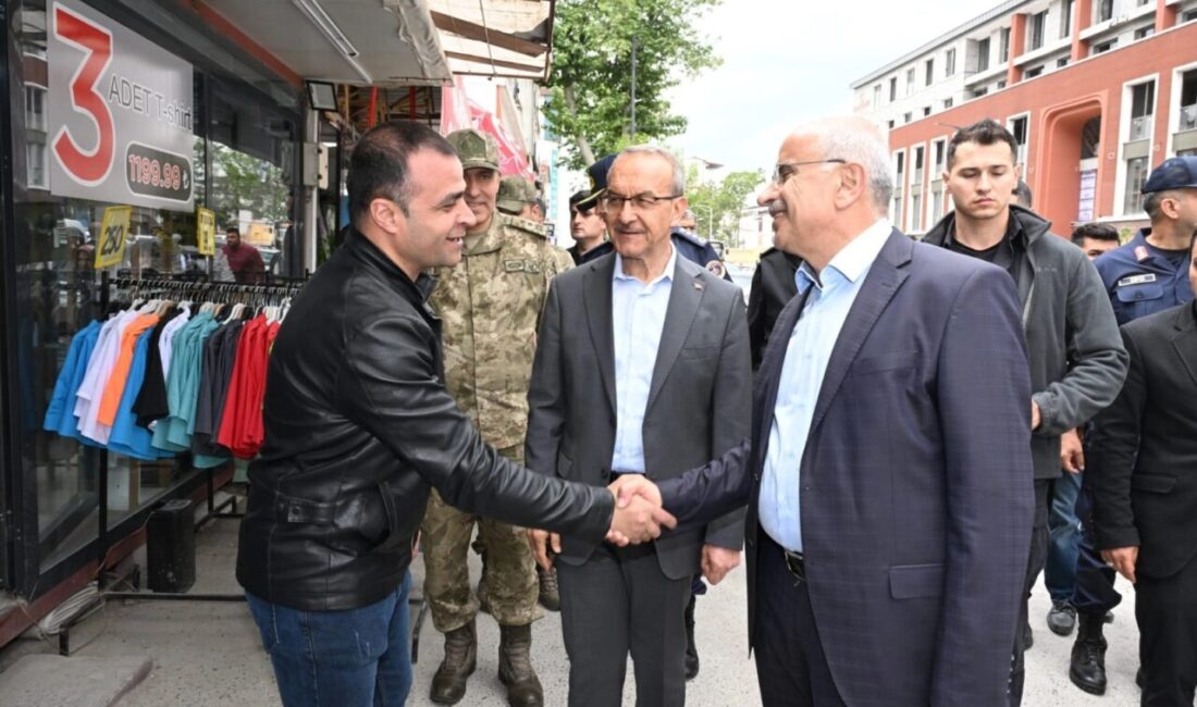 Malatya Büyükşehir Belediye Başkanı Sami Er, deprem sonrası sahada çalışmaları