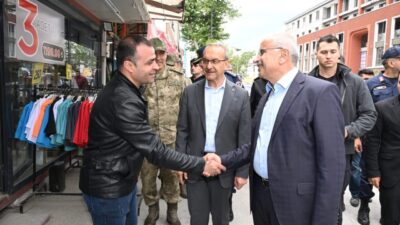 Malatya Büyükşehir Belediye Başkanı Sami Er, deprem sonrası sahada çalışmaları
