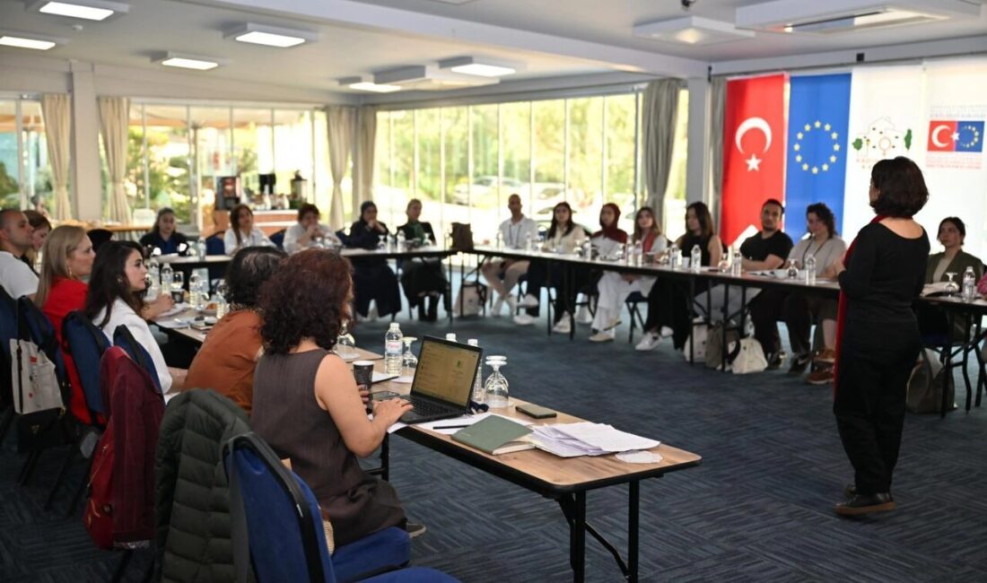 Manisa Büyükşehir Belediyesi ev sahipliğinde düzenlenen Kadın Dostu Kentler Programı