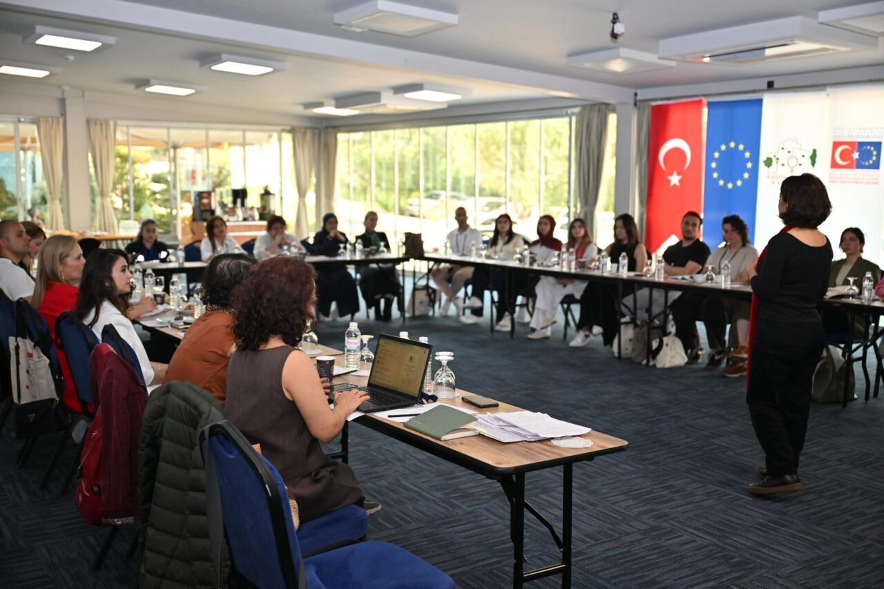 Manisa Büyükşehir Belediyesi ev sahipliğinde düzenlenen Kadın Dostu Kentler Programı
