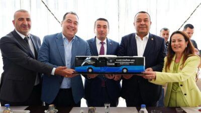Manisa Büyükşehir Belediye Başkanı Besim Dutlulu, toplu ulaşım esnafıyla bir