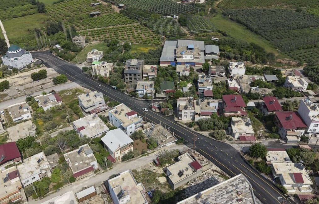 Mersin Büyükşehir Belediyesi, Silifke ilçesi Sarıcalar Mahallesi’nde yürüttüğü asfalt çalışmalarıyla