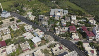 Mersin Büyükşehir Belediyesi, Silifke ilçesi Sarıcalar Mahallesi’nde yürüttüğü asfalt çalışmalarıyla
