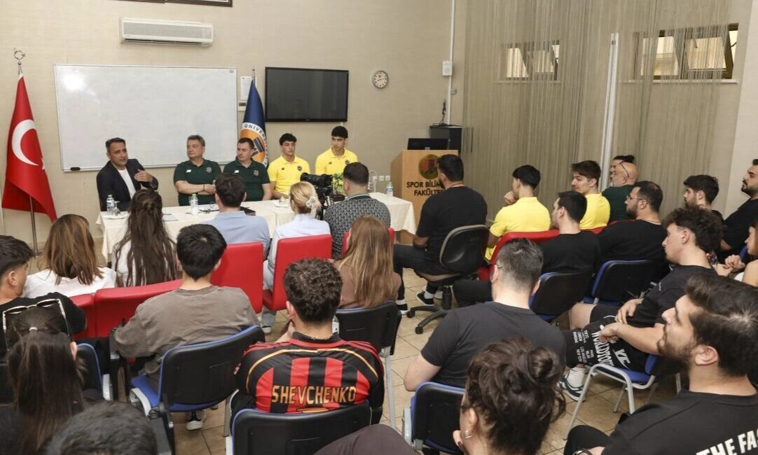 Mersin Üniversitesi Spor Bilimleri Fakültesi’nde düzenlenen ‘Basketbol Altyapısında Türkiye’de ve Dünyadaki