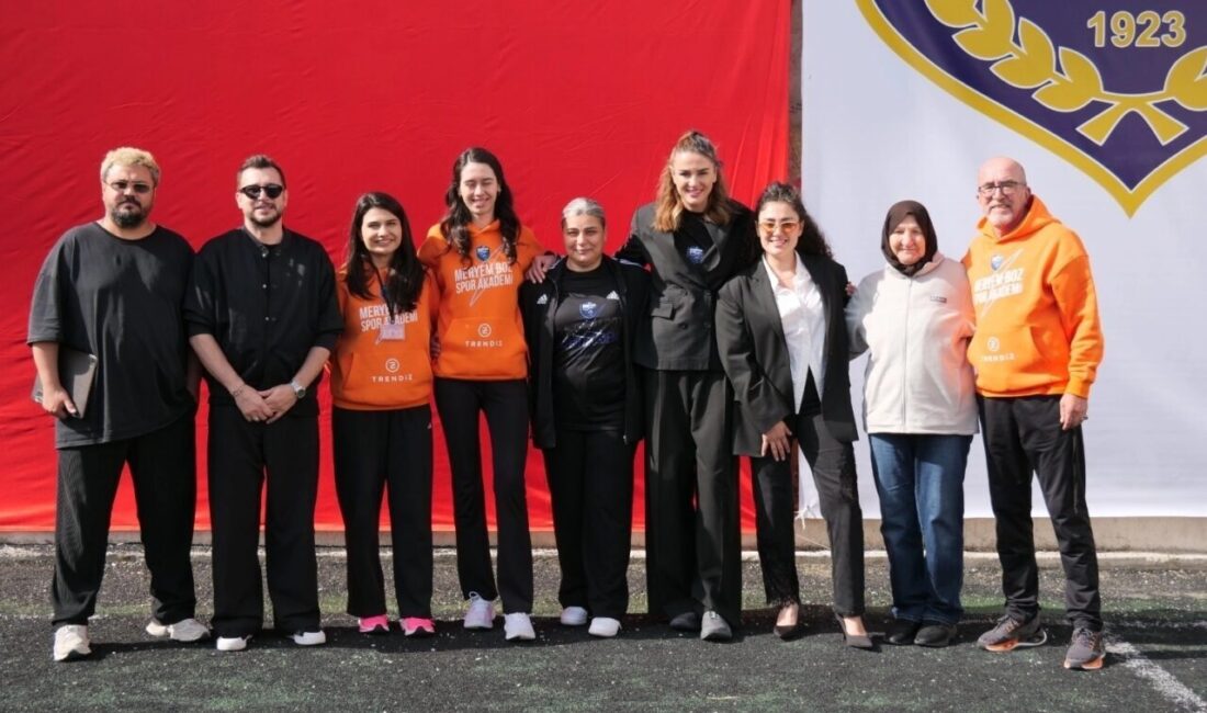 Meryem Boz, kadın hükümlü ve tutuklularla buluştu Türk voleybolunun önemli isimlerinden Meryem Boz, sosyal sorumluluk projesi kapsamında