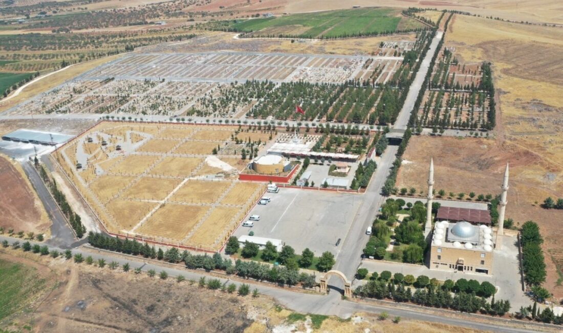 Şanlıurfa Büyükşehir Belediyesi, vatandaşların talepleri doğrultusunda Yeni Asri Mezarlıkta yol