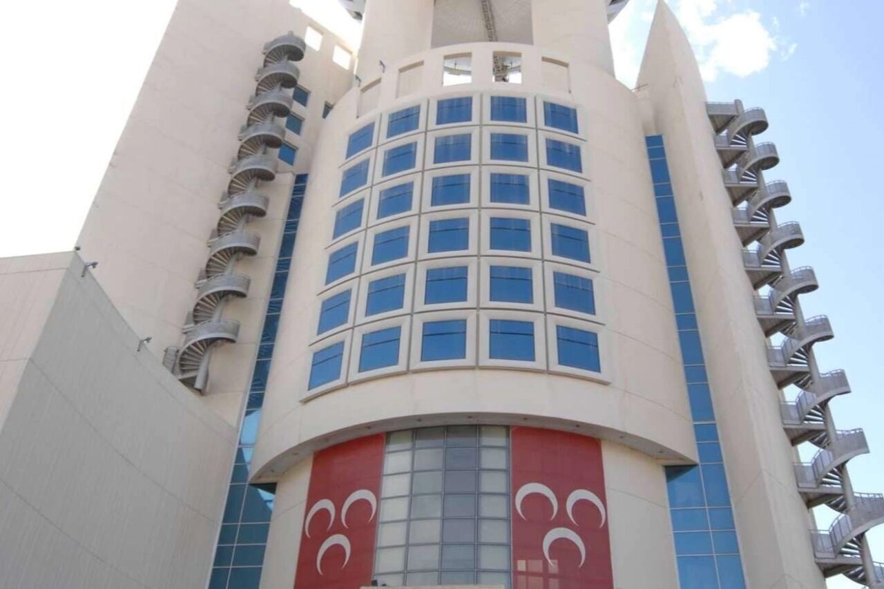MHP Genel Başkan Yardımcısı E. Semih Yalçın, parti tüzüğünün ilgili