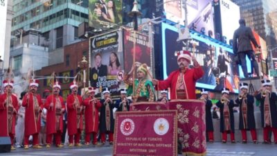 MSB Mehteran Birliği’nden Times Meydanı’nda müthiş performans New York'ta 43. Türk Günü Yürüyüşü kapsamında ABD'de bulunan Millî