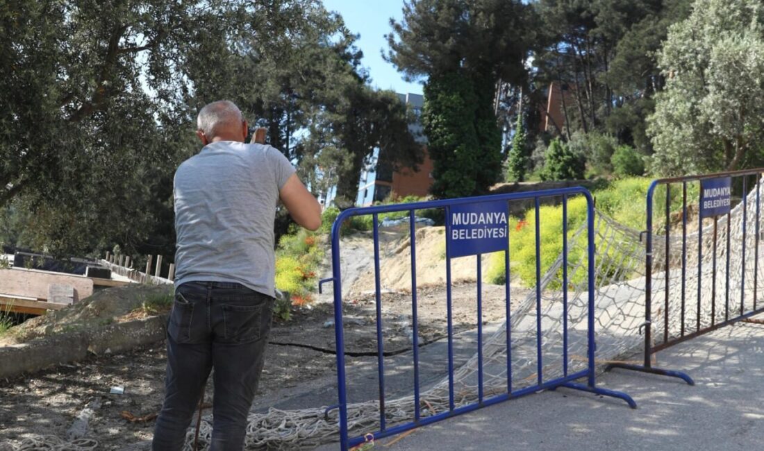 Mudanya Yeni Mahalle’de toprak kayması! Bursa'nın Mudanya ilçesi Yeni Mahalle'de devam eden inşaat çalışması sırasında