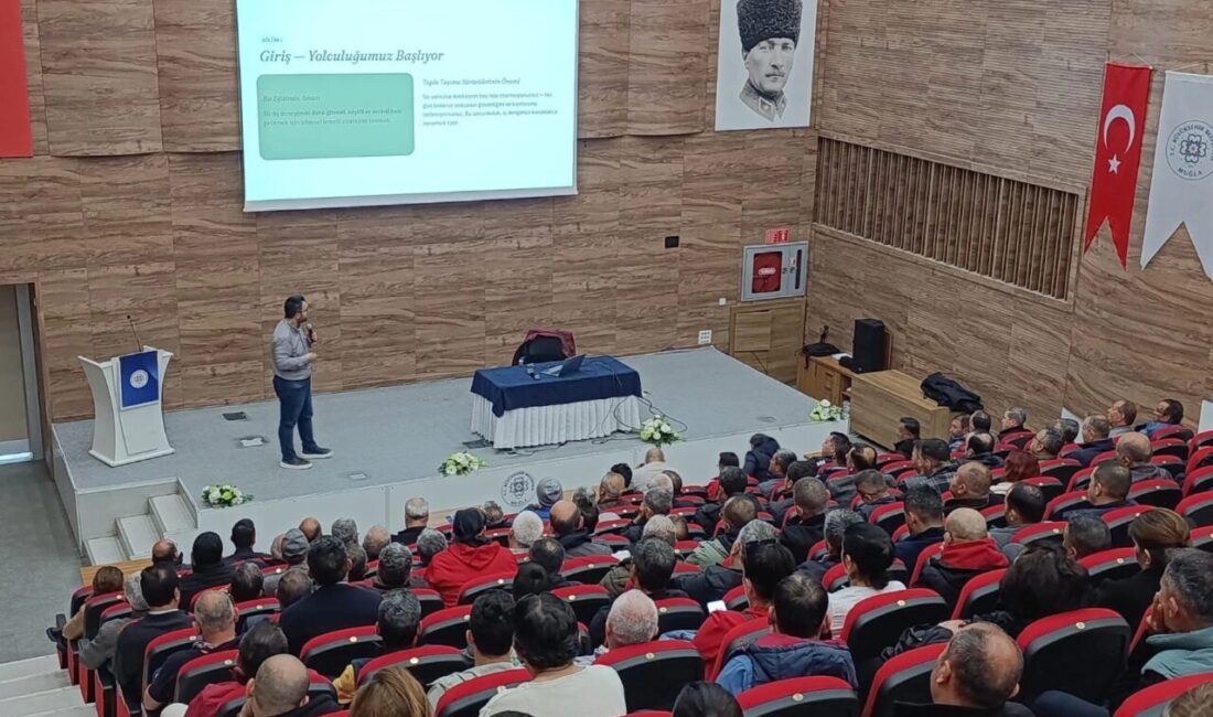 Muğla’da 2 bin 750 şoföre mesleki gelişim eğitimi Muğla Büyükşehir Belediyesi, toplu taşıma hizmetlerinde kaliteyi artırmak, trafik ve