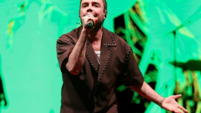 Birbirinden unutulmaz hitleriyle Türk pop müziğine damga vuran Murat Dalkılıç,