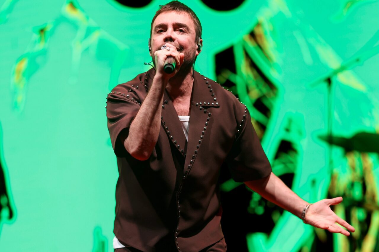 Birbirinden unutulmaz hitleriyle Türk pop müziğine damga vuran Murat Dalkılıç,
