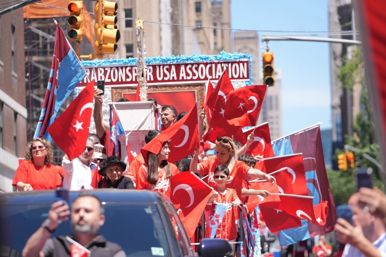 Türk-Amerikan toplumunun geleneksel hale gelen 43’üncü Türk Günü Yürüyüşü ve