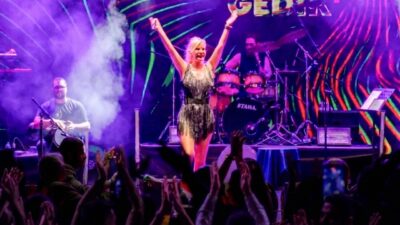 Ömür Gedik, bayram konserleri kapsamında Bodrum Vogue Hotel’de verdiği konserle