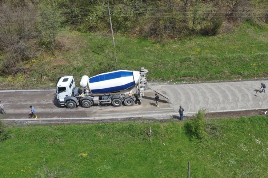 Ordu Büyükşehir Belediyesi, kırsal mahallelerde ulaşım standardını yükseltmek amacıyla sürdürdüğü