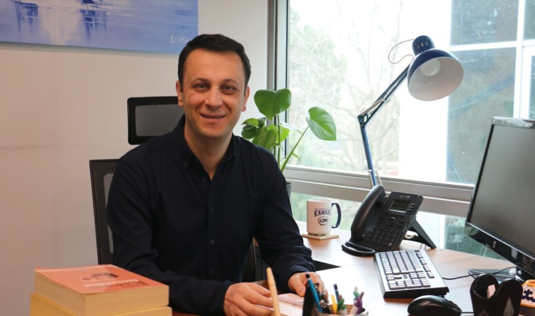 Üsküdar Üniversitesi’nde düzenlenen seminerde konuşan Psikolog Prof. Dr. Tayfun Doğan,