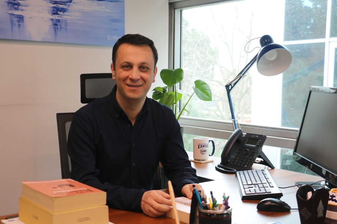 Üsküdar Üniversitesi’nde düzenlenen seminerde konuşan Psikolog Prof. Dr. Tayfun Doğan,