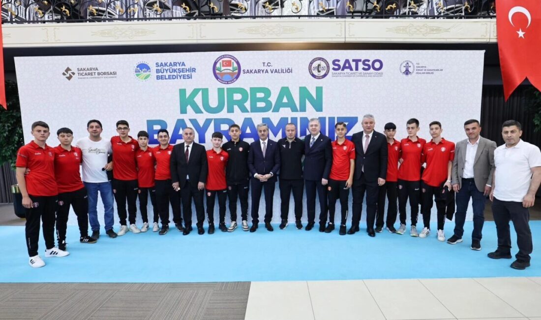 Sakarya Büyükşehir’den bayram kutlaması Sakarya Büyükşehir Belediye Başkanı Yusuf Alemdar, Kurban Bayramı dolayısıyla düzenlenen