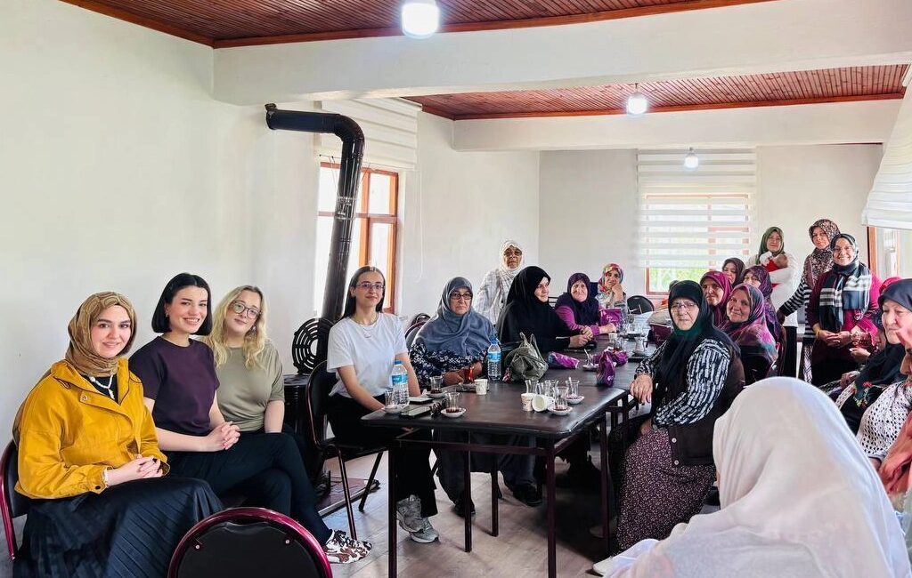 Sakarya Taraklı’da kadınlara destek buluşması Sakarya Büyükşehir Belediyesi kırsal mahallelerde kadınlara yönelik eğitim ve destek