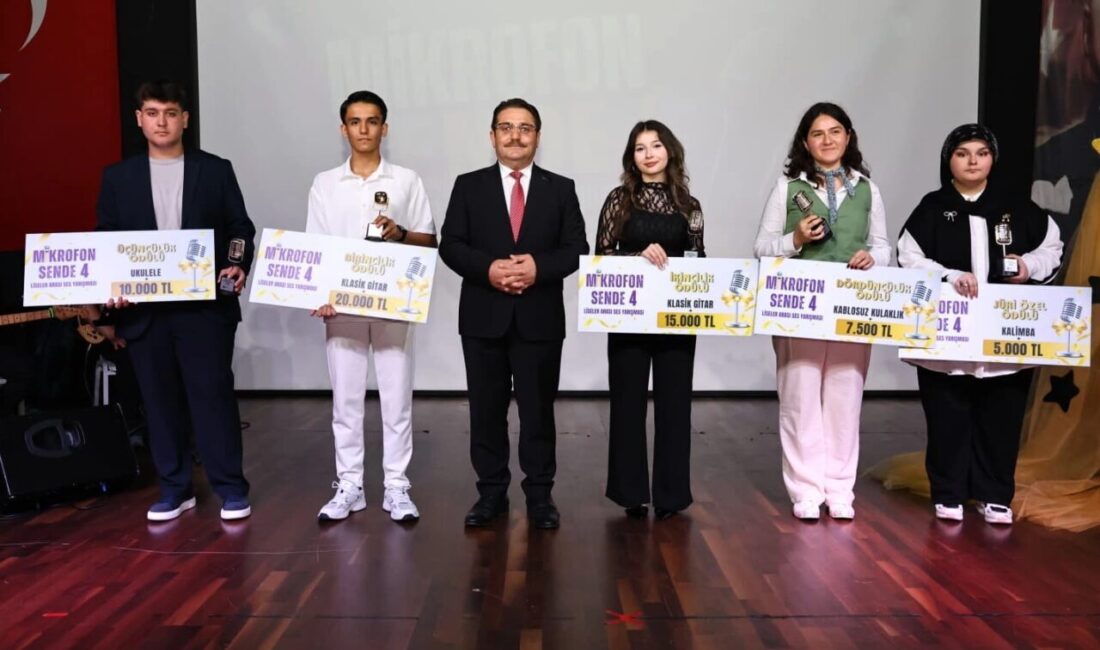 Sakarya’da “Mikrofon Sende 4”te final coşkusu Sakarya Valiliği himayesinde, Sakarya Büyükşehir Belediyesinin katkı ve destekleriyle, Sakarya