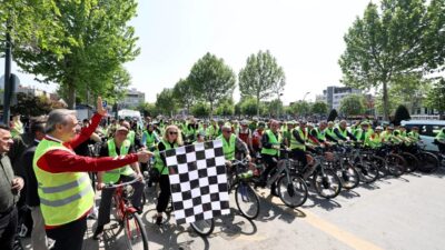 Sakarya Büyükşehir Belediye Başkanı Yusuf Alemdar, Trafik Haftası kapsamında düzenlenen