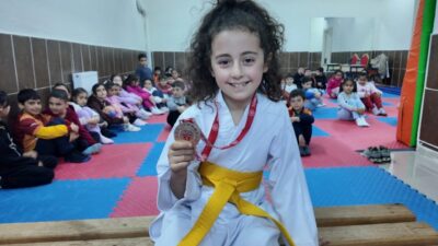 Kocaeli Büyükşehir Belediyesi’nin “Ücretsiz Spor Okulları” meyvelerini veriyor. Büyükşehir’in eğitim