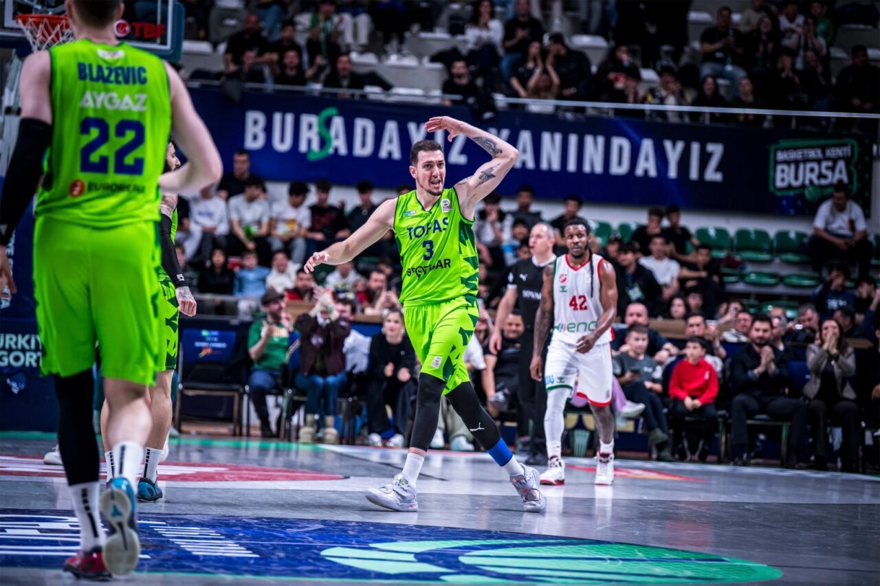 TOFAŞ Basketbol Takımı, ligin 29. hafta mücadelesinde sahasında Karşıyaka’yı 87-78