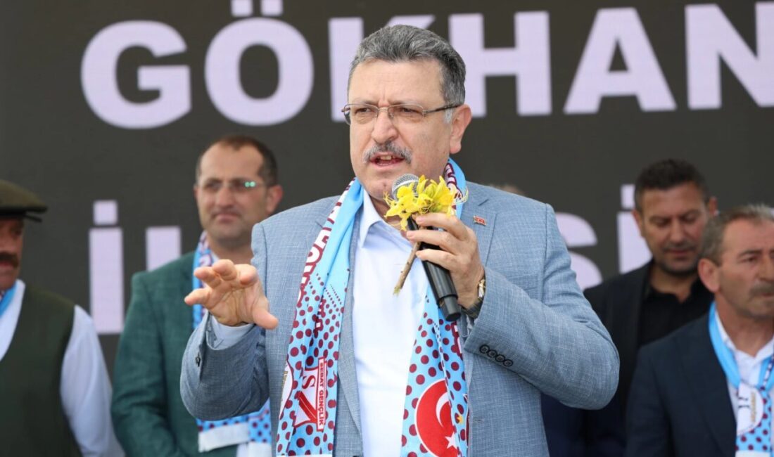 Trabzon’da Başkan Genç’ten şenlikte yol müjdesi Trabzon Büyükşehir Belediye Başkanı Ahmet Metin Genç, Akçaabat ilçesinde geleneksel