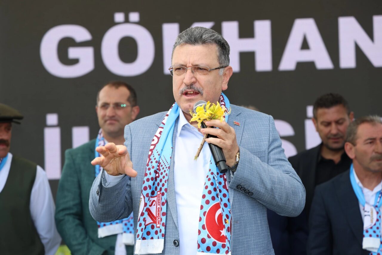 Trabzon Büyükşehir Belediye Başkanı Ahmet Metin Genç, Akçaabat ilçesinde geleneksel