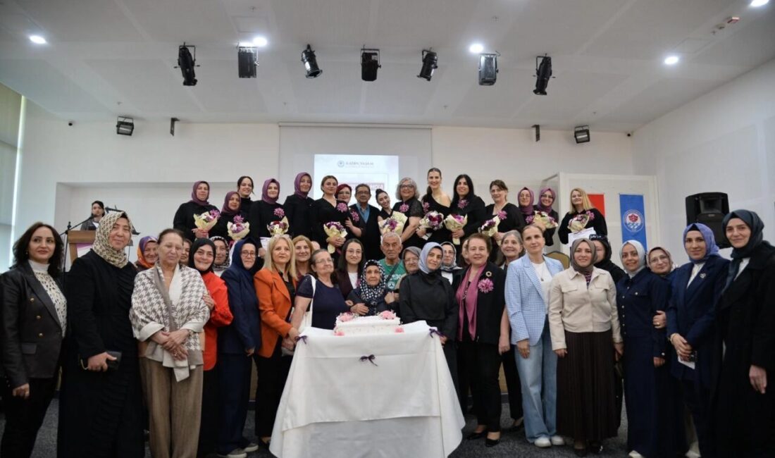 Trabzon’da özel annelerden anlamlı konser Trabzon Büyükşehir Belediyesi öncülüğünde özel çocuk annelerinden oluşturulan koro, Anneler