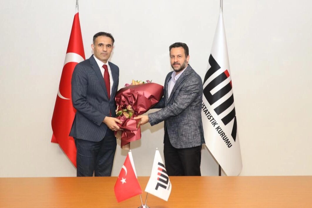 Türkiye İstatistik Kurumu Başkanlığı görevini yürüten Erhan Çetinkaya, görevini Resmi