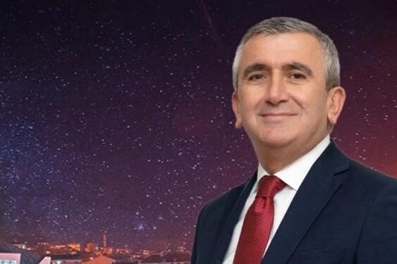 Tutuklanan bir CHP’li başkan daha uzaklaştırıldı… Akçakoca Belediye Başkanı görevden uzaklaştırıldı! İçişleri Bakanlığı, “icbar suretiyle irtikap” suçlamasıyla tutuklanan Akçakoca Belediye Başkanı