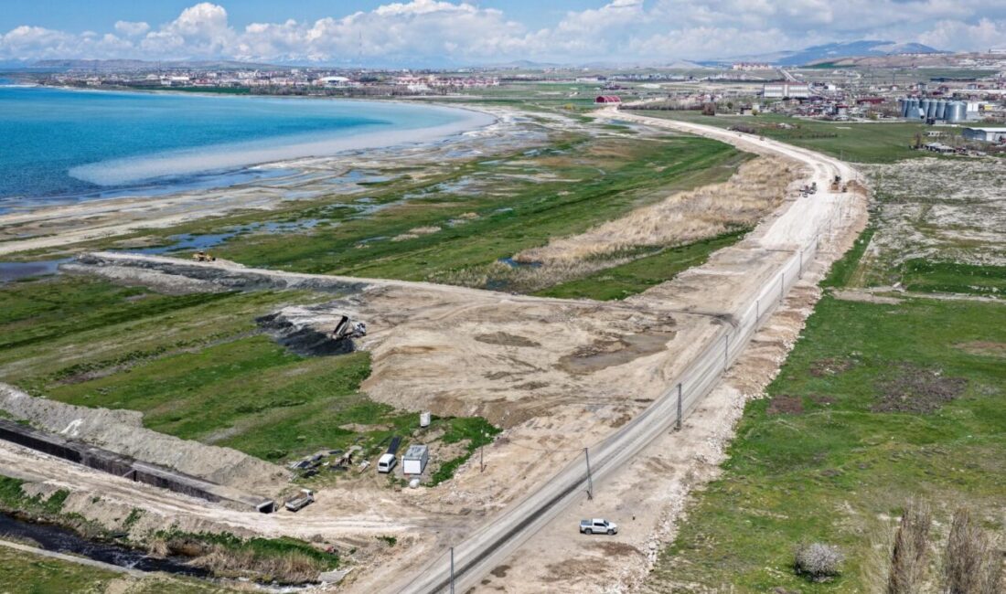 Van Büyükşehir Belediyesi’nin prestij projelerinden biri olan Van Gölü Sahil