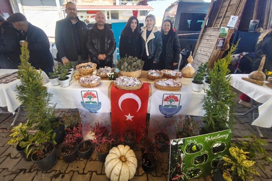 Yalova Belediyesi, yüz binlerce ata tohumu ve fideyi üreticiyle buluşturdu
