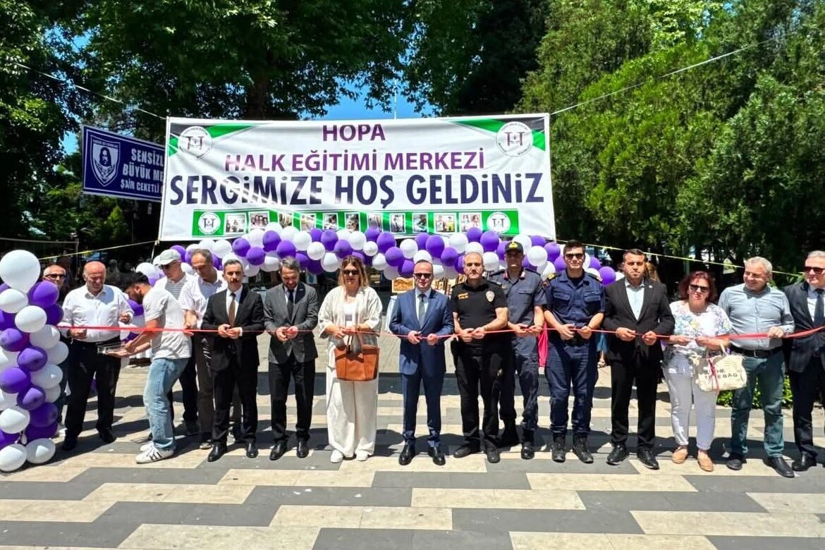Artvin'de Hopa Halk Eğitim Merkezi’nin 2025-2026 eğitim yılı sonu sergisi,
