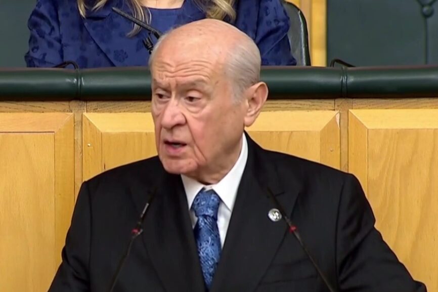 Bahçeli: Terörsüz Türkiye kararlılıkla sürdürülecek… Bahçeli’den Özgür Özel’e çağrı MHP Genel Başkanı Devlet Bahçeli, partisinin TBMM Grup Toplantısı’nda yaptığı