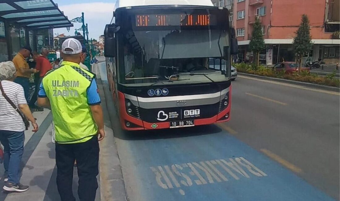 Balıkesir’de toplu taşıma araçlarına sıkı denetim Balıkesir Büyükşehir Belediyesi, hava sıcaklıklarının artmasıyla birlikte vatandaşların toplu taşıma