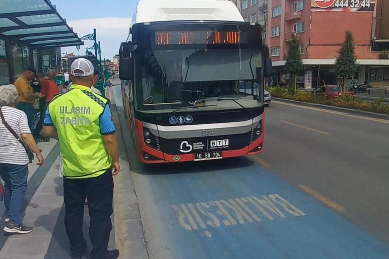 Balıkesir Büyükşehir Belediyesi, hava sıcaklıklarının artmasıyla birlikte vatandaşların toplu taşıma
