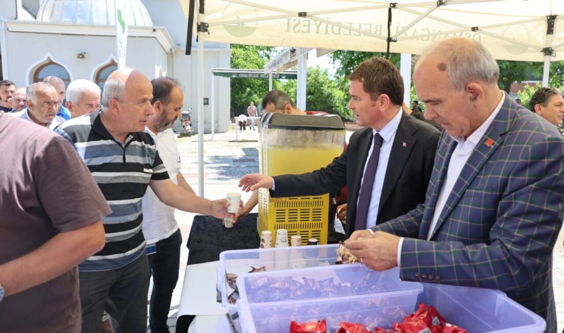 Yeniceabat Mahallesi’nde vatandaşlarla bir araya gelen Osmangazi Belediye Başkanı Erkan
