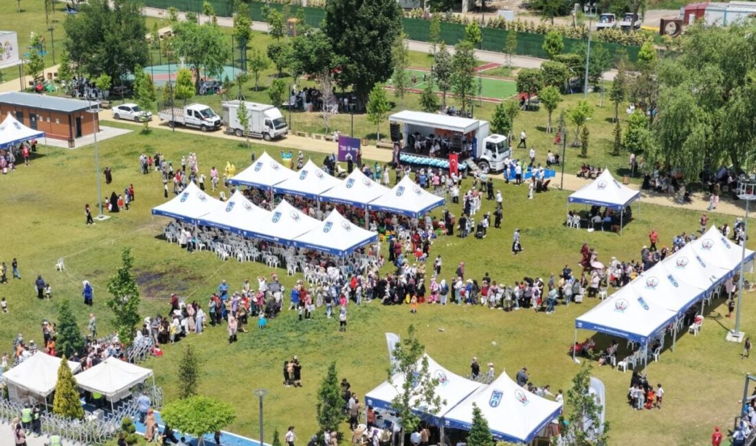 Başkent’te çocuklar oyunla buluştu Ankara Büyükşehir Belediyesi, Uluslararası Oyun Günü kapsamında düzenlediği Çocuk Şenliği’nde,
