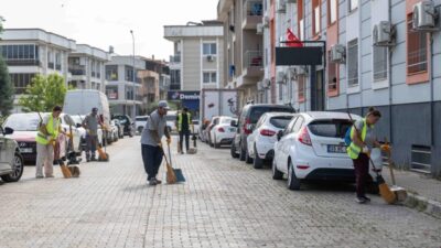 Bornova Belediyesi, daha temiz bir kent hedefiyle başlattığı periyodik temizlik