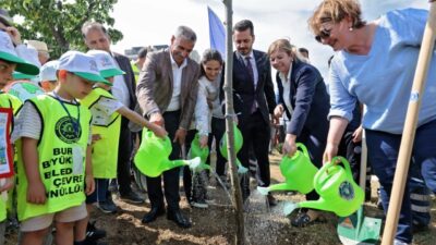 Bursa Büyükşehir Belediyesi, Çevre Haftası kapsamında düzenlediği fidan dikim etkinliğiyle
